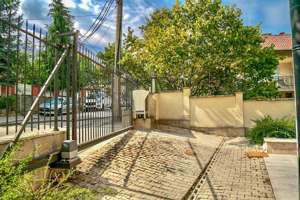 Продава се Къща в София, Симеоново - 580 кв.м за 2375 €/кв.м - Снимка #1