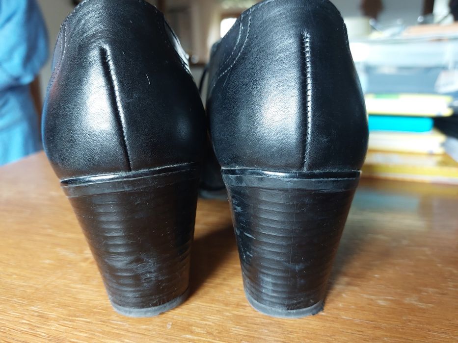 Pantofi din piele