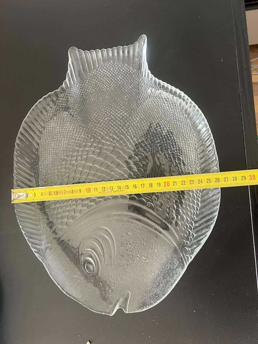 Три стъклени плата за риба.