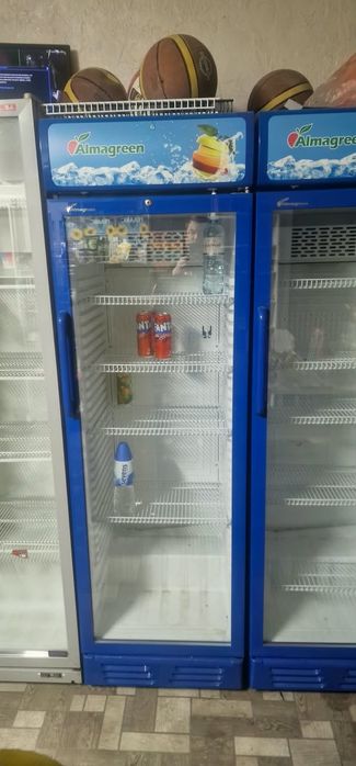 Продам витриный холодильник
