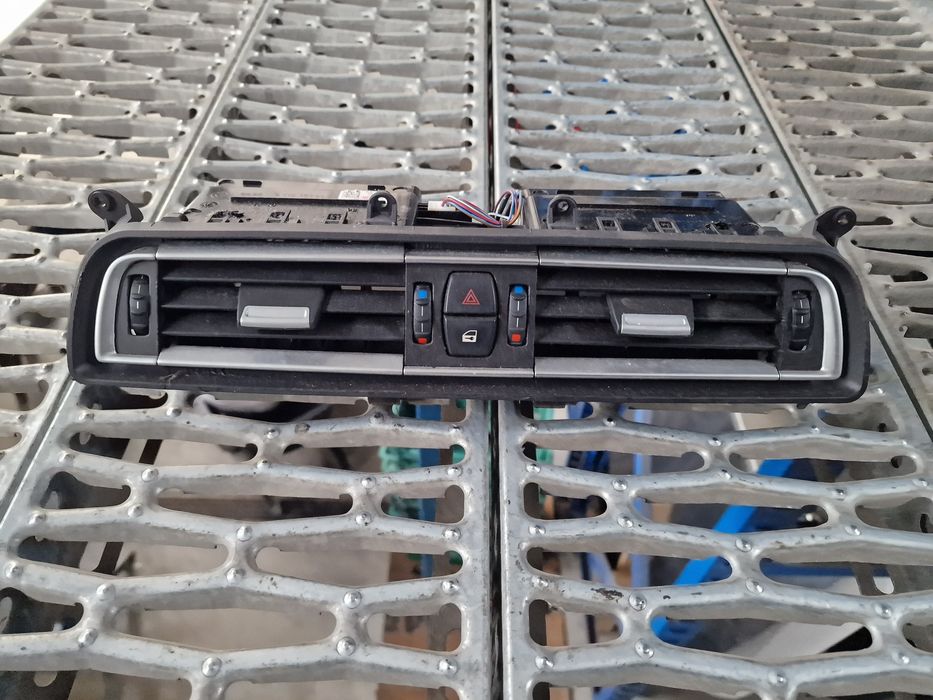 Grila centrala stanga dreapta aer ventilatie bmw f25 f10 f11 f20 f30 f01 f02 europa volan stanga