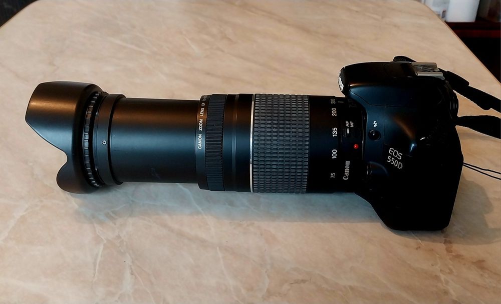 Продам фотоаппарат Canon 550D