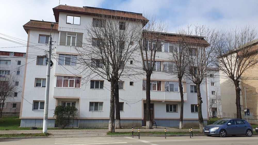 Vând apartament 4 camere, Pașcani, zona Vale