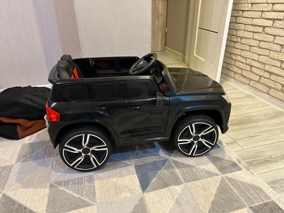 Детская машинка на пульте