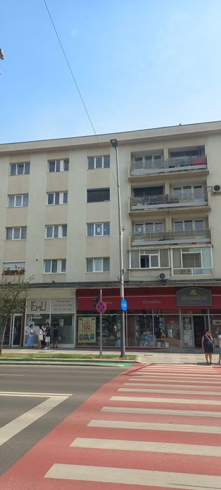 Vând apartament ultracentral Bacău - Etaj 2, Suprafața 56 mp, Bloc cărămidă, Izolat termic exterior, Tâmplărie PVC, Consolidat și reabilitat seismic — fotografia 1