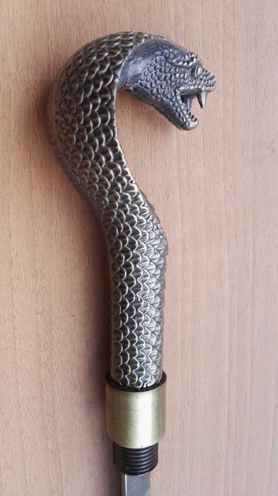 Бастун със скрито острие