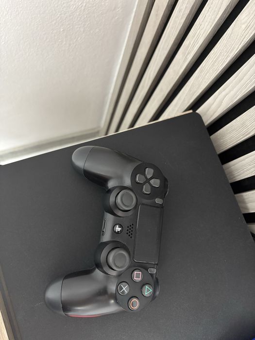 PS 4 slim+ 1 controller+4 jocuri | Pachet complet.