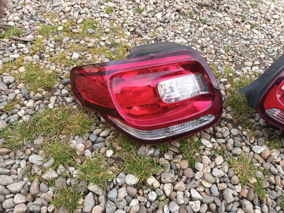 ляв и десен стоп за ситроен дс3 09-14 CITROEN DS3
