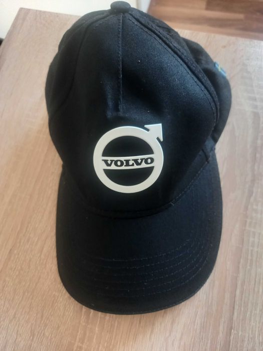 Шапка на Волво-нова