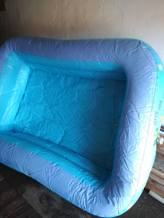 Детский бассейн , надувной, в хорош сост!