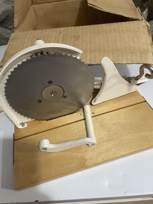 Машина за рязане/хляб,салам…