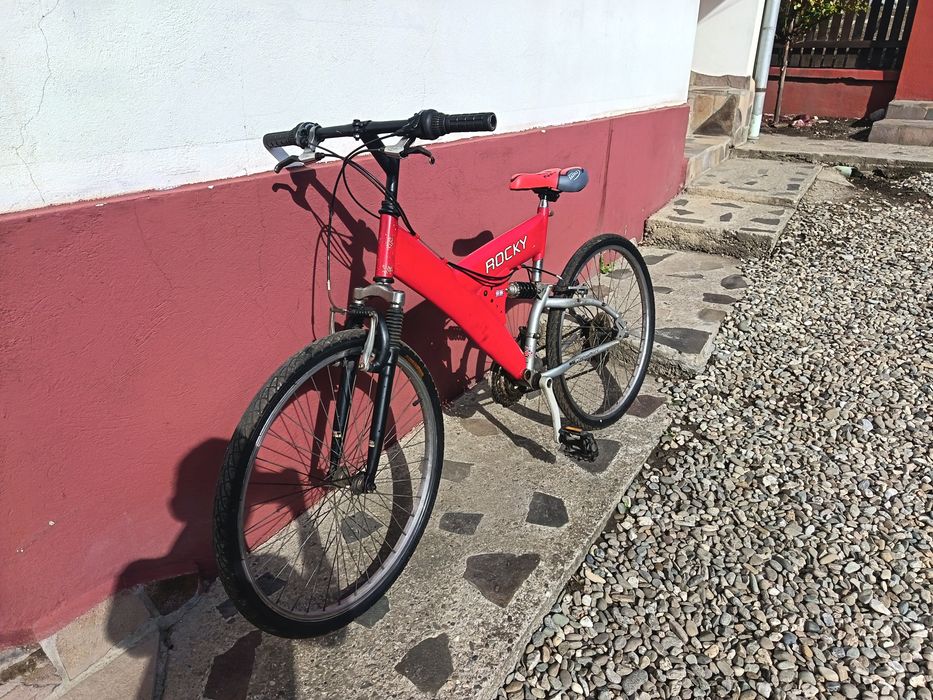 Vând bicicleta Rocky.In stare buna!
