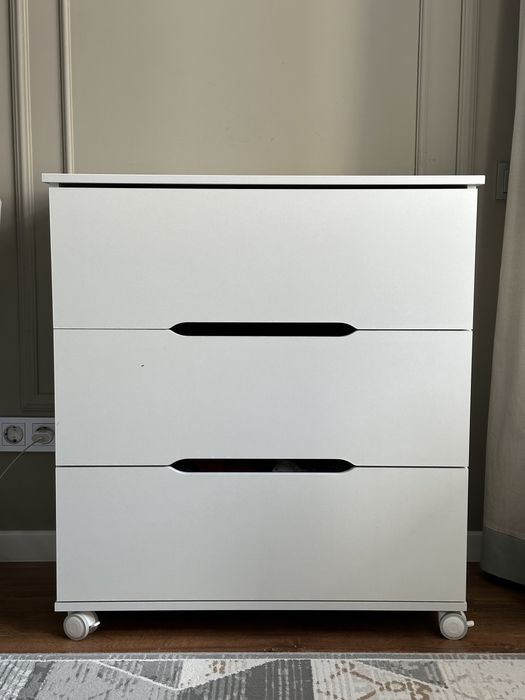 Комод на колесах белый бук