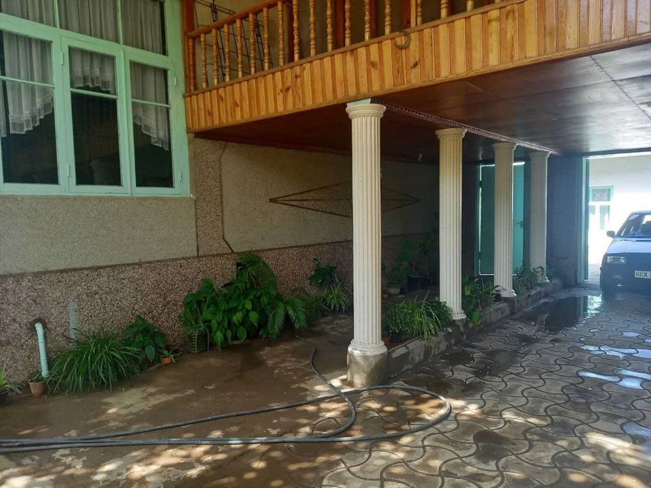 Uy sotiladi 6 sotix, 8 xona Beruniy mahallasi