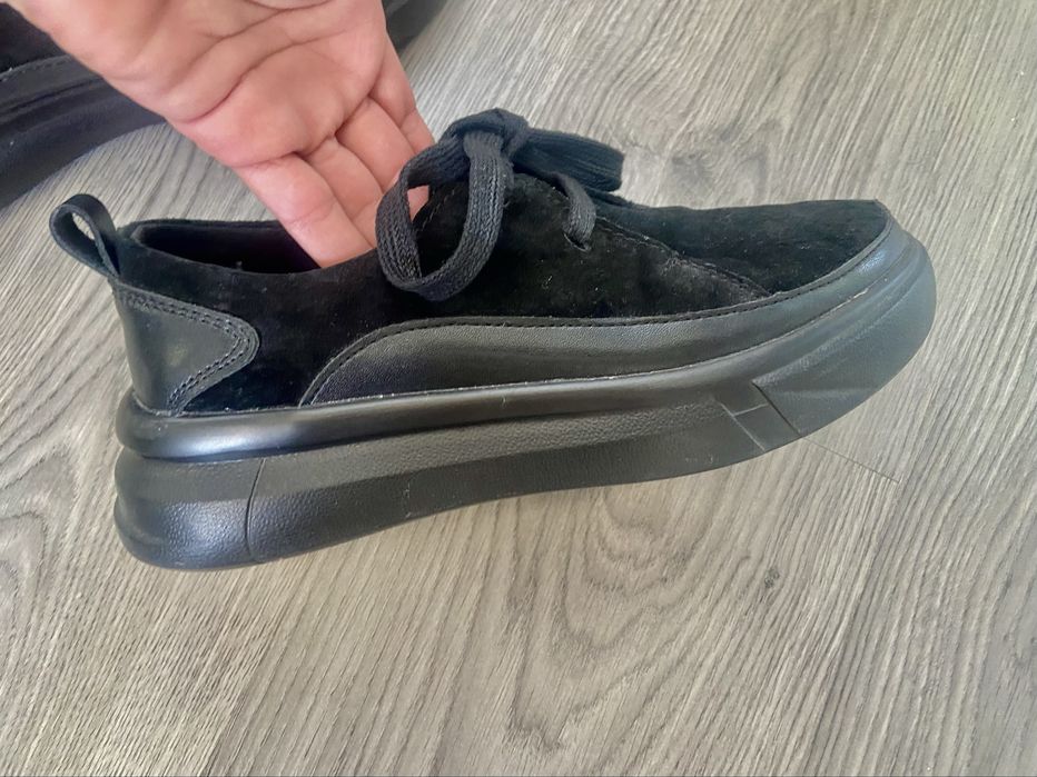 Спортно елегантни черни обувки/ маратонки,от велур и еко кожа,р-р 37,5