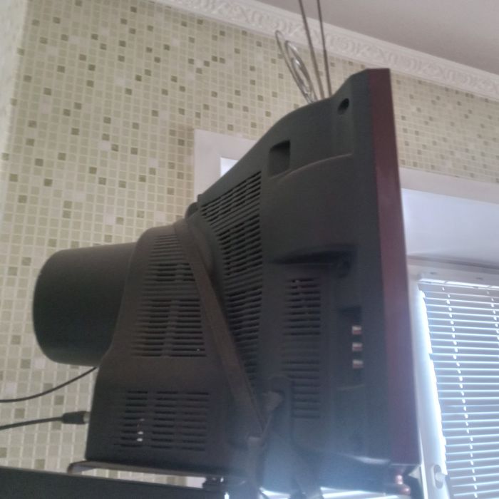 Продам телевизор LG-5000т.