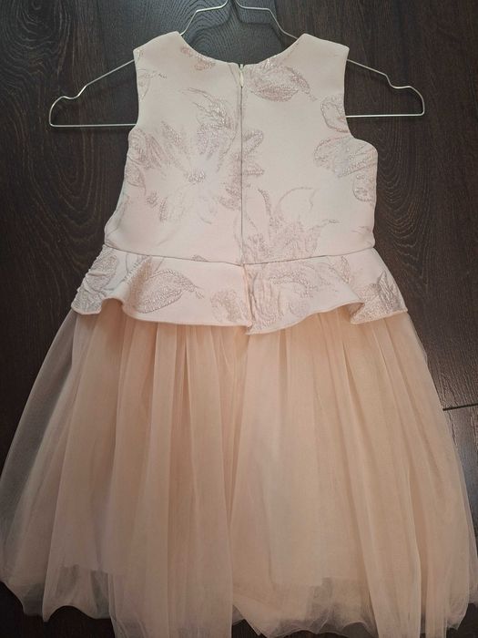 Официална.  рокля