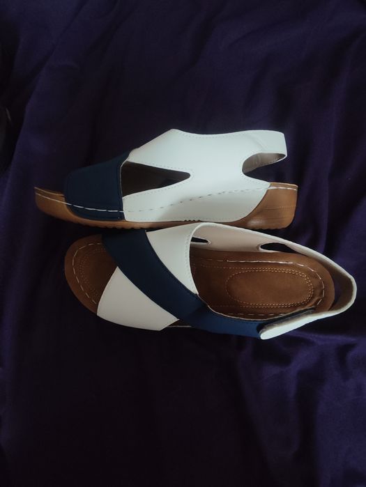 Босоножки женские продам