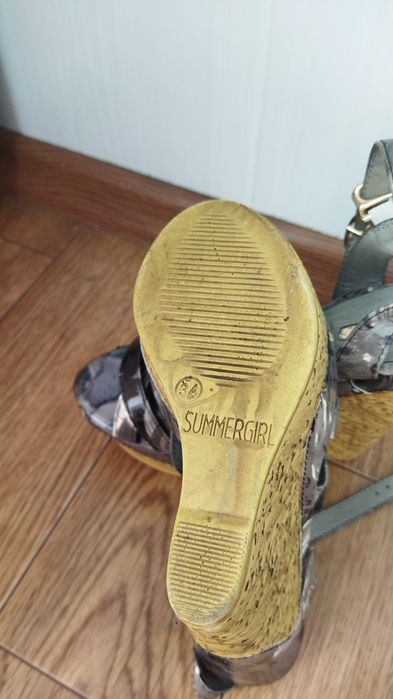 Продам лакированные босоножки