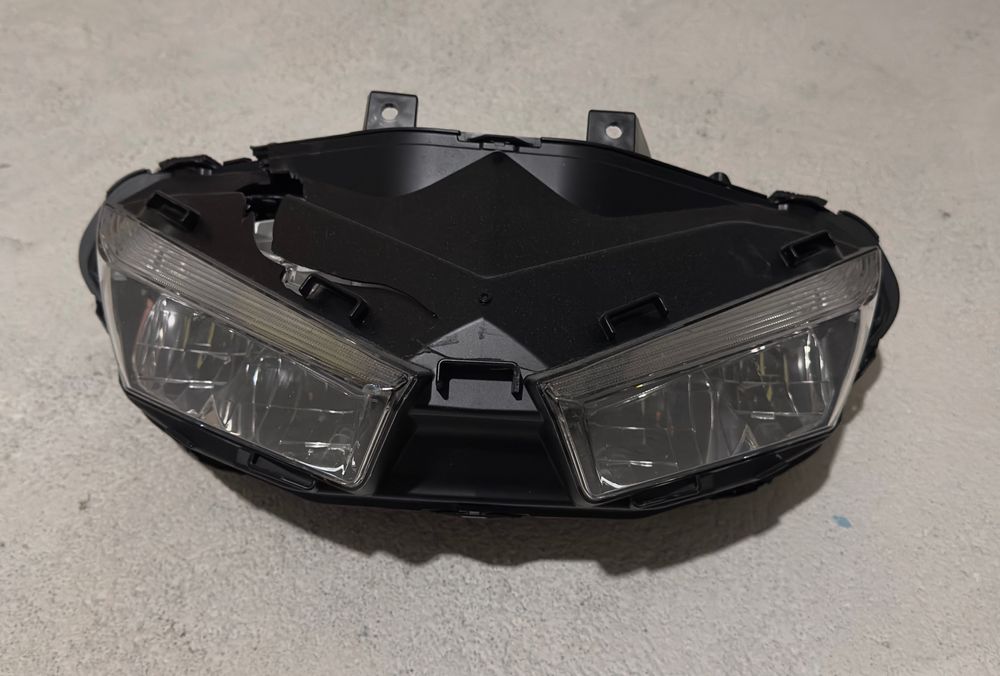 Фар Honda CBR650R