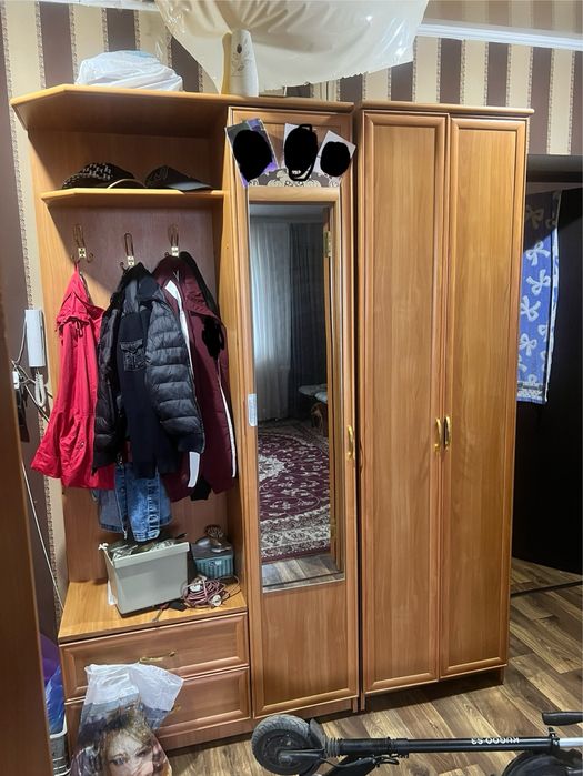 Продам Прихожую .