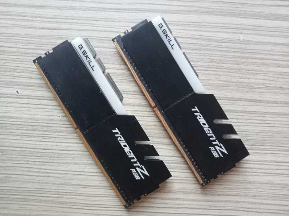 Memorie RAM G.Skill Trident Z RGB DDR4 16GB (2x8GB) 3000MHz CL16 - Dual channel