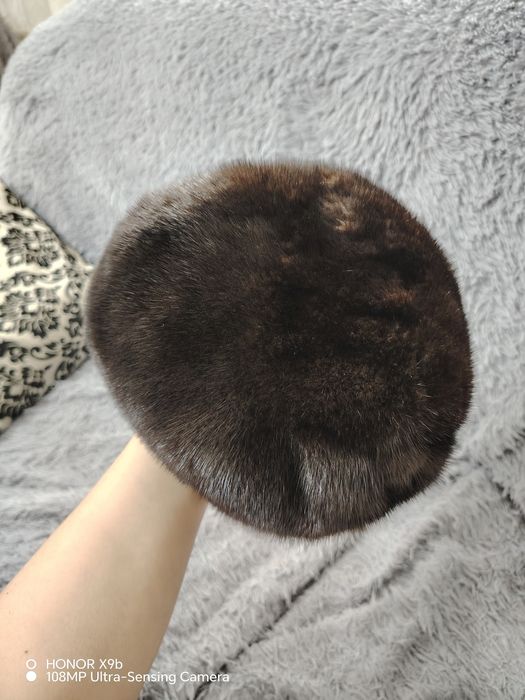 Две Норковые шапки продам