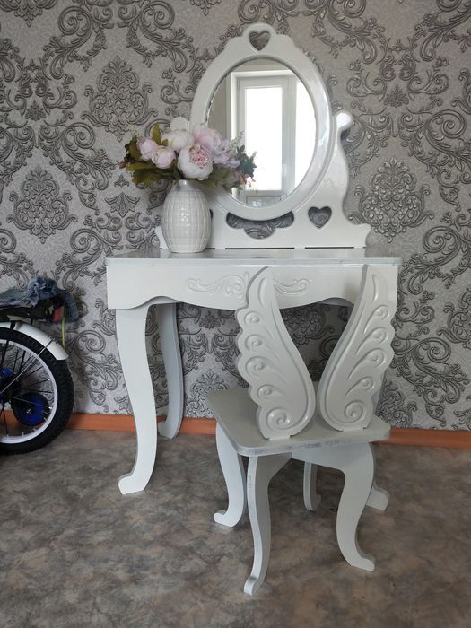 Туалетный столик для принцессы.