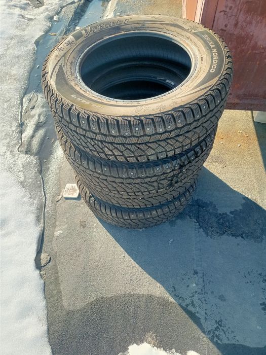 Продам шины  зимние р 15.