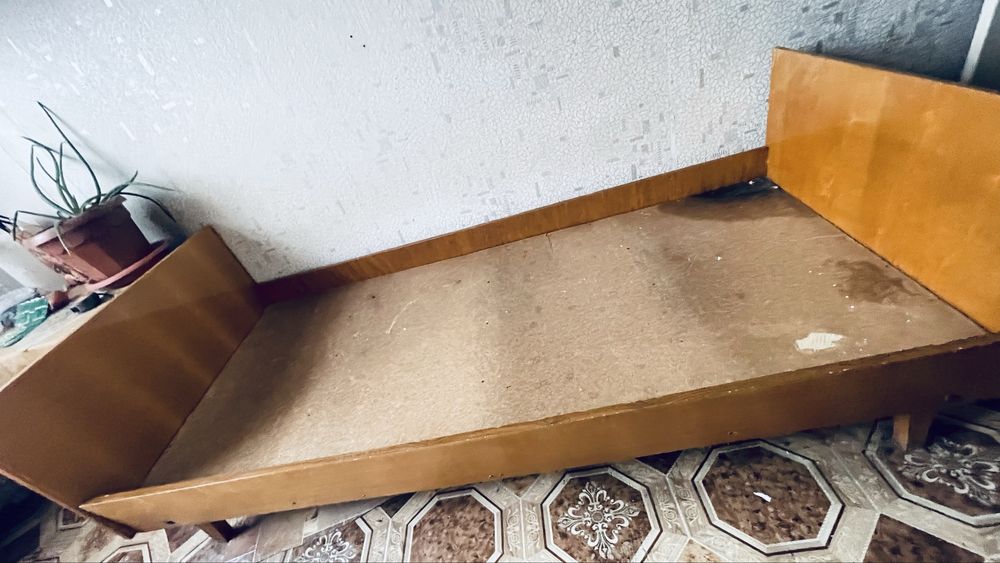 Отдам даром диван и кровать