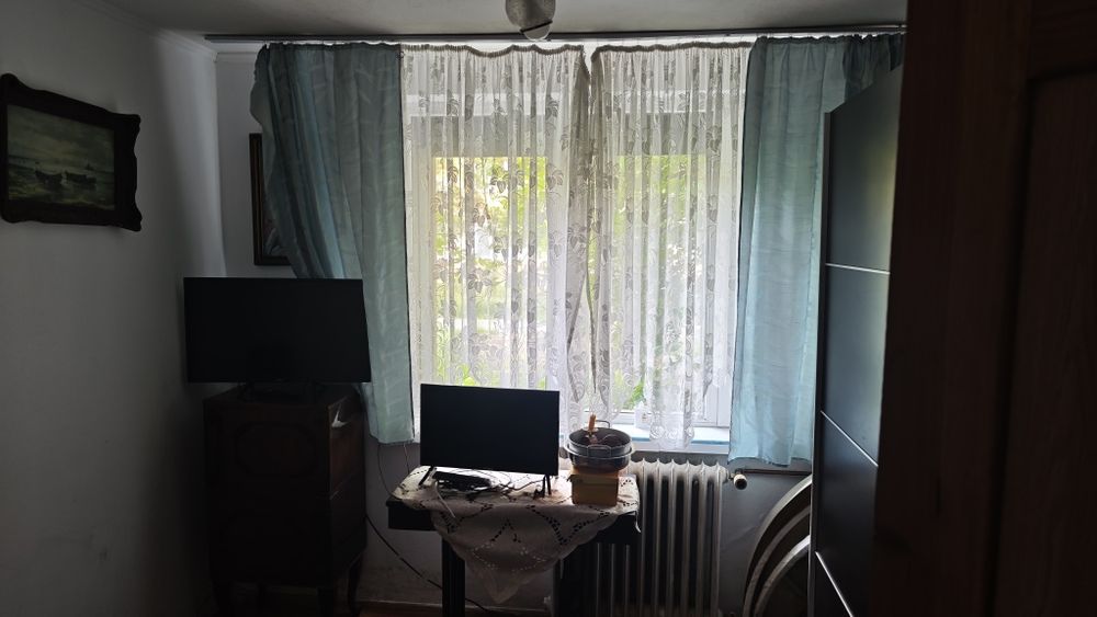 Vând apartament 3 camere, parter, amenajat spațiu comercial