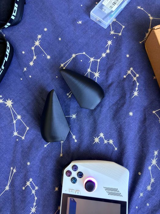 Продавам: ROG Ally Z1 Extreme с аксесоари и ъпгрейди