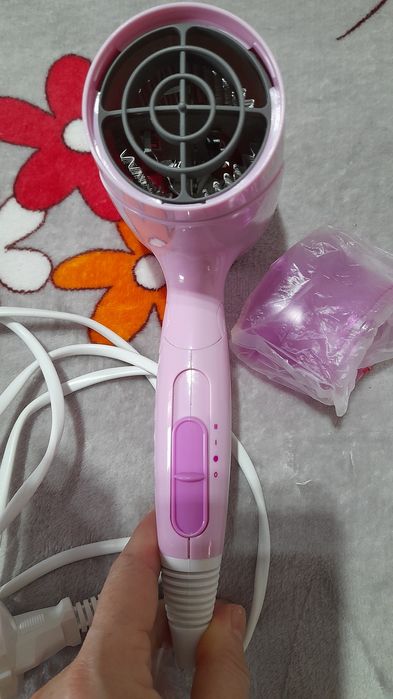 Uscător de păr Nou