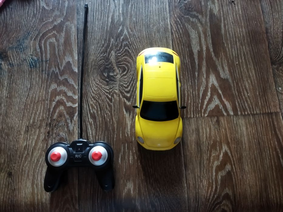 Машинка на пульте управления