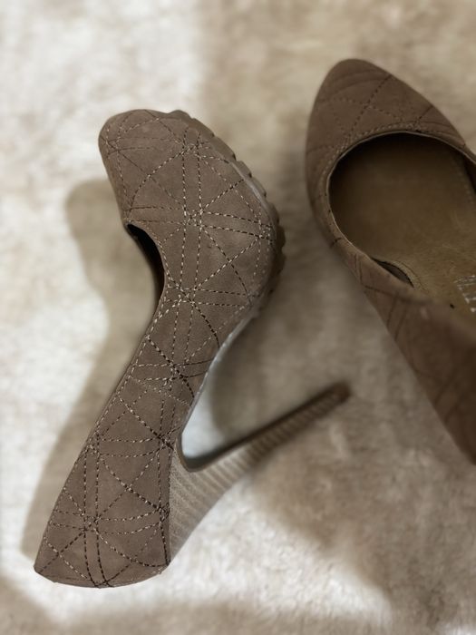 3 чифта нови обувки