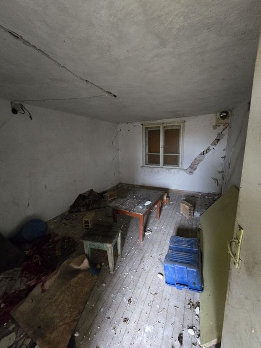 Продавам къща в с. Сушица с 1.2 gka двор, гараж