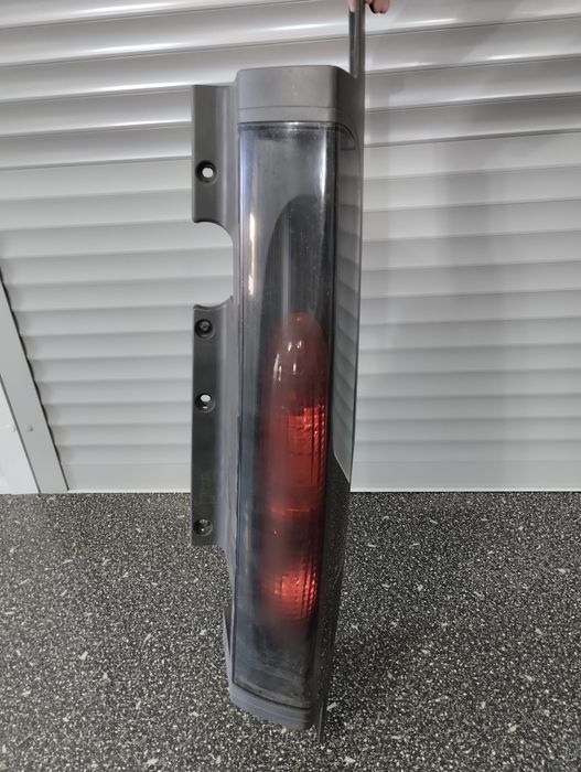 Задний фонарь Рено Трафик, Опель Вивера, Ниссан Прима стар