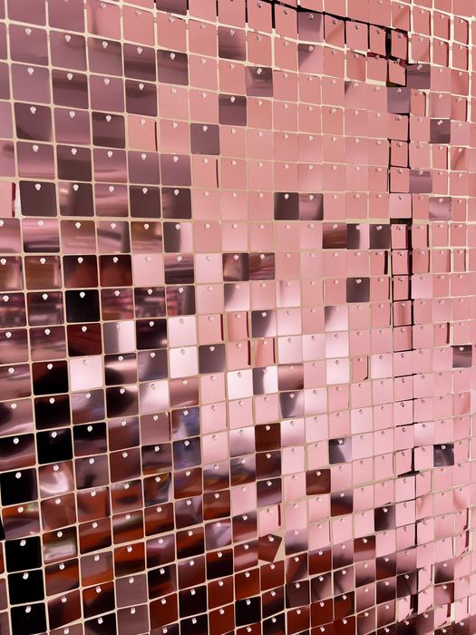 Декоративна стена от ПАЙЕТИ