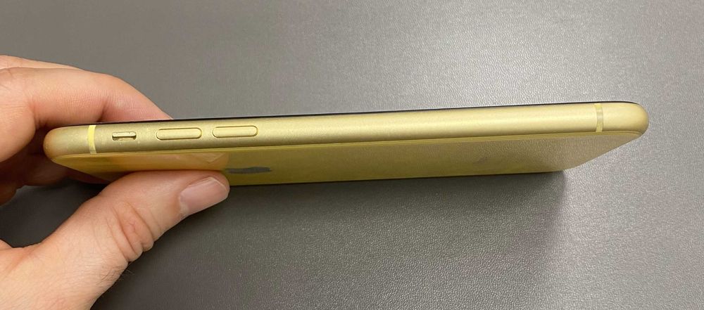 IPhone XR 64GB + Case