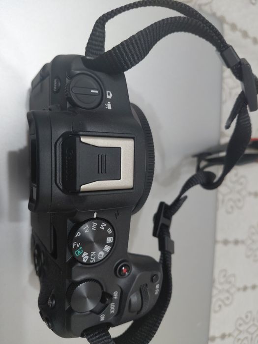 Продам Canon EOS R8 Body