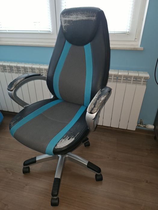 Продавам Офис стол