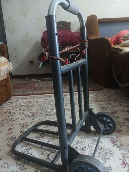 Хозяйственная тележка с колёсиками