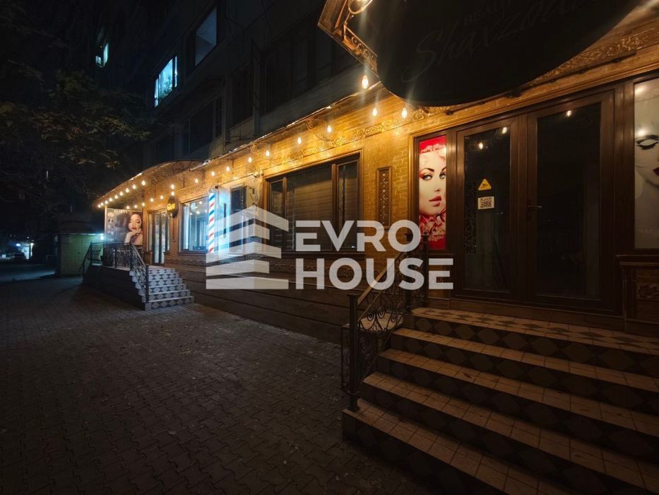 ЦУМ Книжные ряды | 152кв - нежилое помещение вдоль дороги Продажа