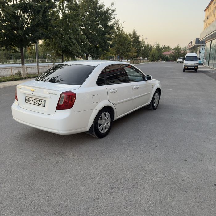 Lacetti sotiladi