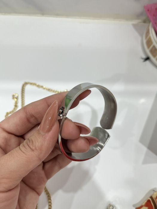 Продам украшения и аксессуары