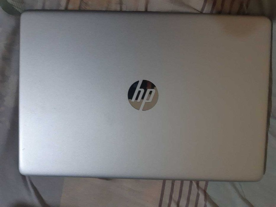hp laptop a15 noutbuki  chiroyli dizayin va chidamli korpusga ega.