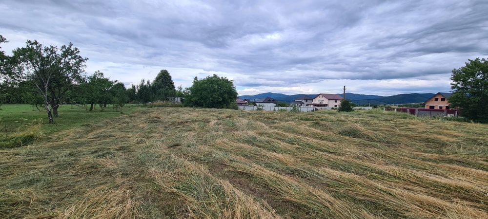 Vând teren intravilan, zonă foarte liniștită