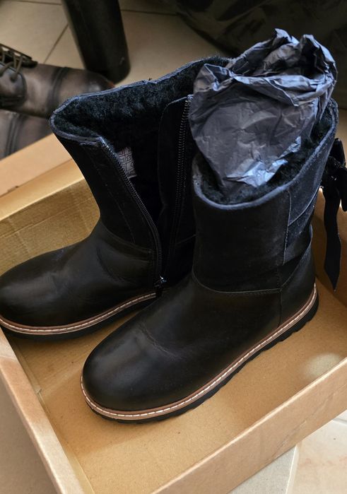 Продавам нови ботуши.