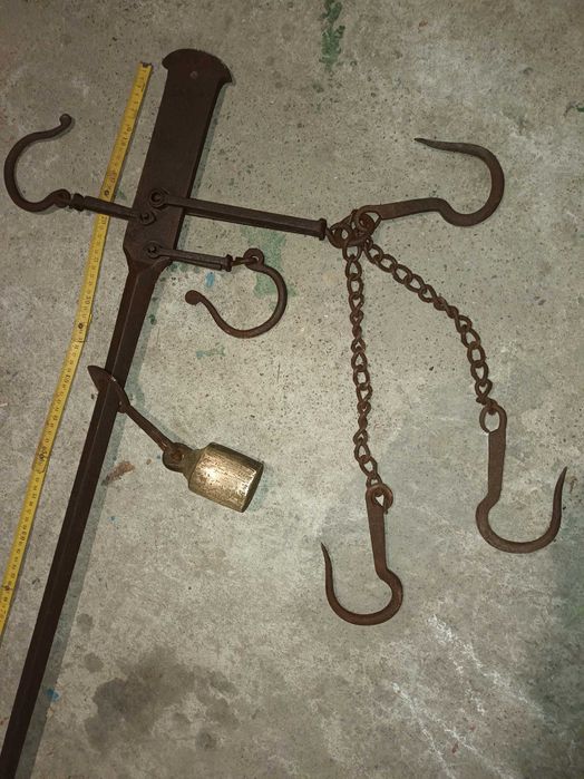 голям кантар работещ тегли до 100 килограма .