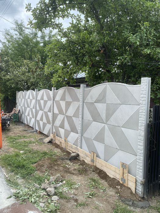 Gard beton din placi